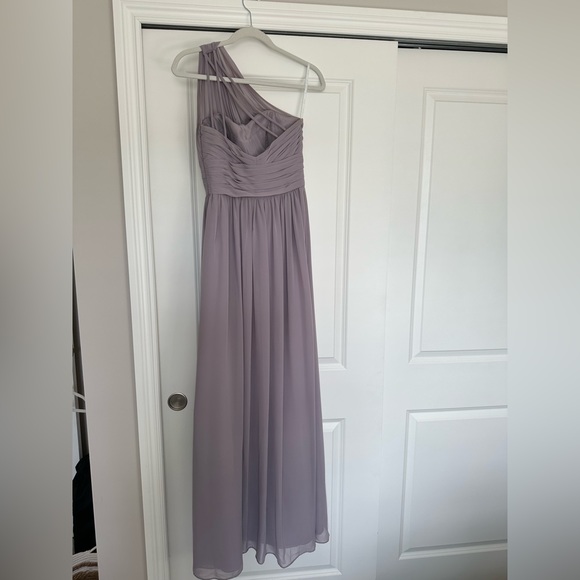Beautiful long lavender gown. One shoulder style with flattering ruching. - Picture 2 of 13